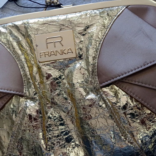 Τσάντα χειρός Franka καινούργια, μπεζ με χρυσαφί λεπτομέρειες