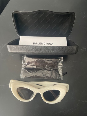 Γυαλιά ηλίου Balenciaga καινούργια, κόκαλινος σκελετός, λευκό κρεμ