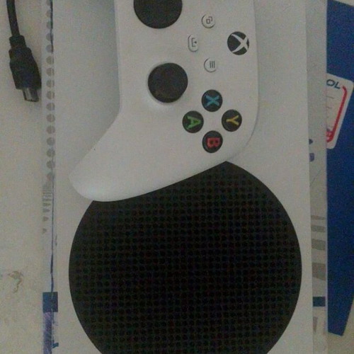Xbox Series S console like new with all cables and box