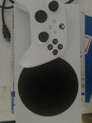 Xbox Series S κονσόλα σαν καινούργιο με όλα τα καλώδια και το κουτί