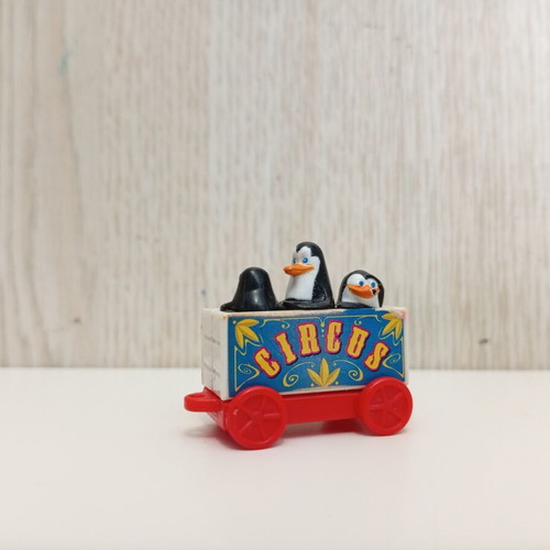 Kinder Surprise Joy Madagascar Figures used, miniatures animals trains