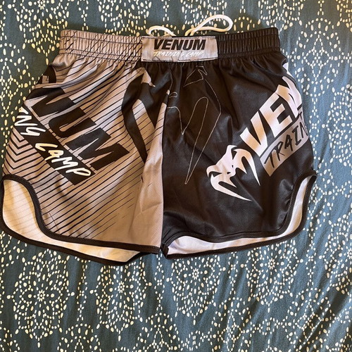 Venum shorts like new, size M