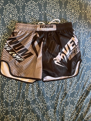 Venum shorts like new, size M