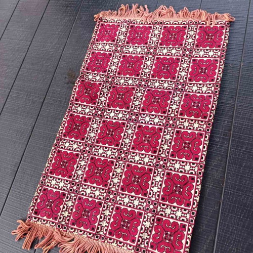 Table runner like new