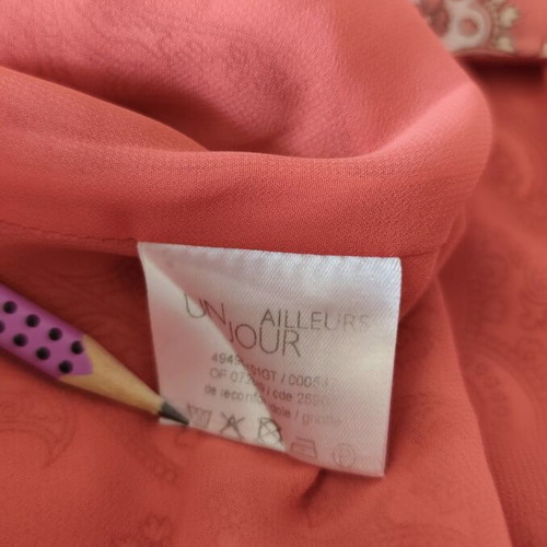 Silk sleeveless top Un Jour Ailleurs like new, pink coral paisley