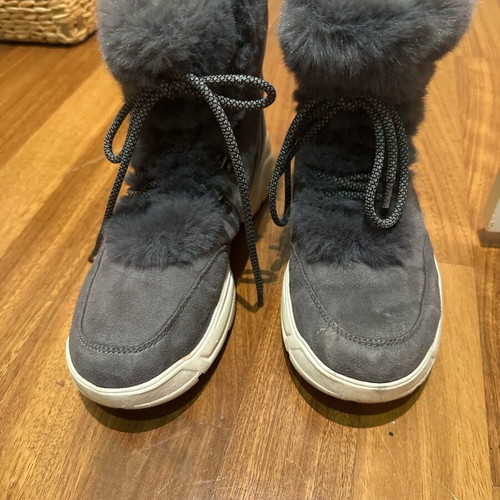 Oysho women's après-ski snow boots size 38 used, grey