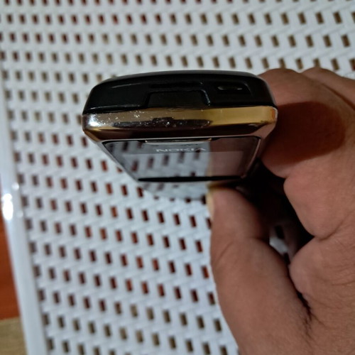 Nokia 8800 luxury silver phone for collection or parts