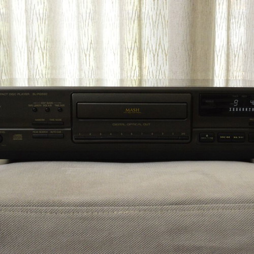 Technics SL-PG590 CD player like new with remote and optical output
