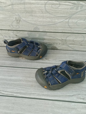 Keen sandals size 21.5, toddler shoes