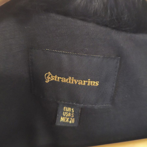 Stradivarius black sleeveless fur vest size Small like new