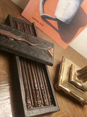 Chopsticks from Bali in ebony carved case like new, 4 pairs