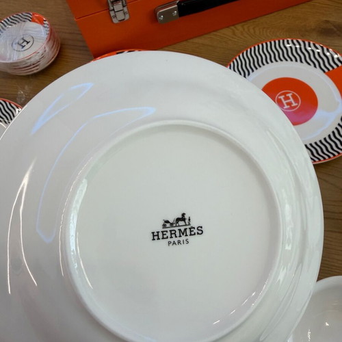 Hermes 28-piece dinnerware set new, porcelain