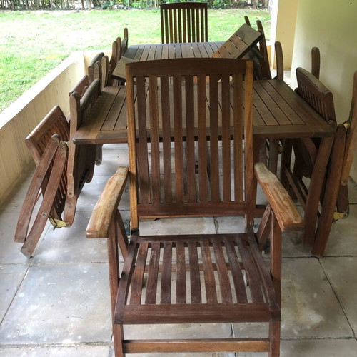 Wooden garden dining set with 8 folding chairs like new