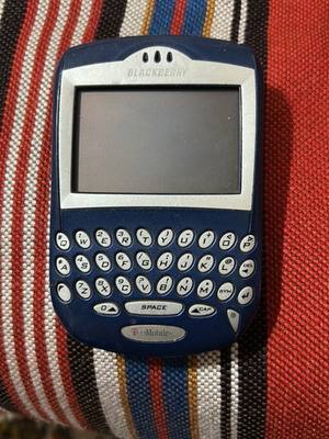 Blackberry 7230 used for parts without charger and battery