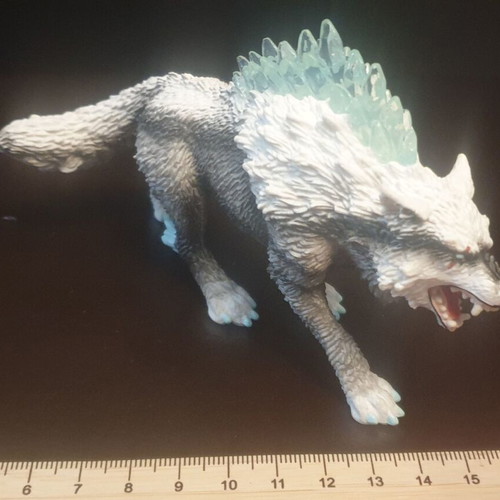 Schleich Eldrador Snow Wolf like new