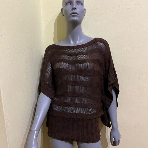 Brown blouse with unique knit and sleeves like new, size S/M