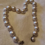 Pearl necklace like new, large size with beautiful clasp