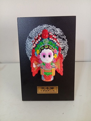 Декоративна рамка с фигура Hua Mulan от китайска опера 13×20см