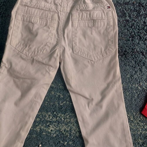 Tommy Hilfiger pants and Mayoral shorts for a 2-year-old boy, both together for 9 euros