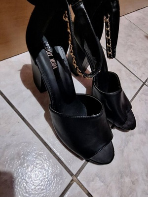 Black sandals with gold details like new, 10 cm heel