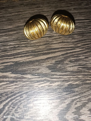 Vintage gold plated earrings used