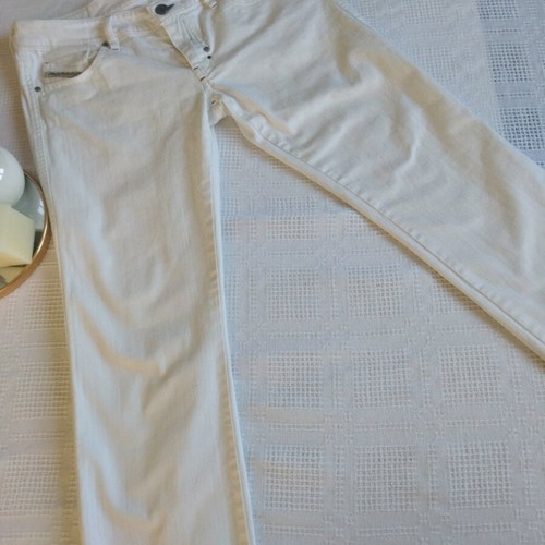 Diesel white straight-leg jean like new, size 29