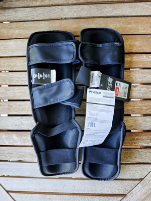 Venum Okinawa 3.0 Shin Guards Kids size S/M new