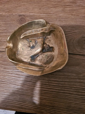 Μπρούτζινο διακοσμητικό τασάκι μεταχειρισμένο