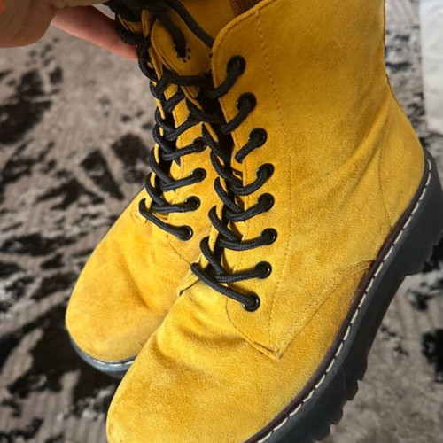 Boots size 40 like new, yellow orange