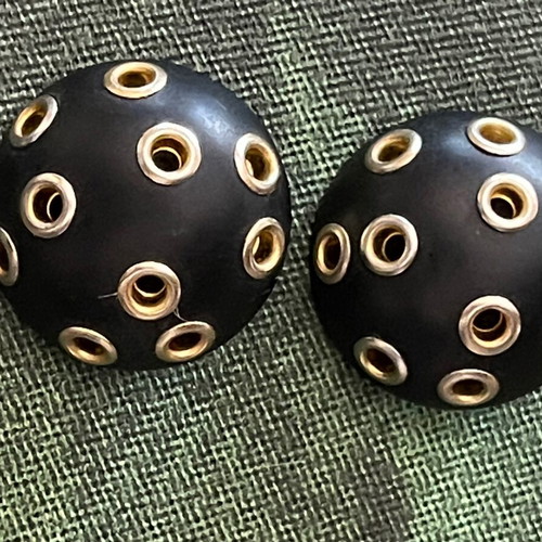 Branded Italian vintage clip earrings like new