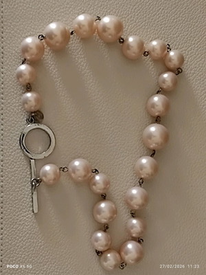 Furla necklace with beige-pink pearls like new