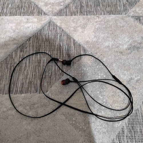 JBL wired headphones used, almost unused in perfect condition