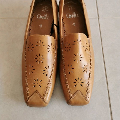 Caprice leather anatomical shoes new, size 39-40.5, beige, 2 pairs