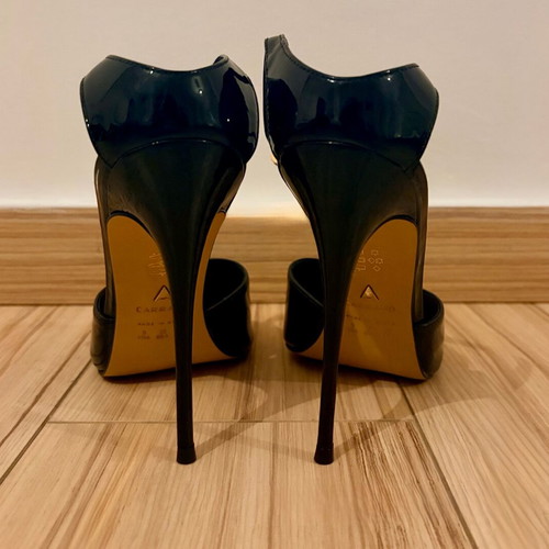 Carrano leather black pumps like new, heel height 11cm, size 40