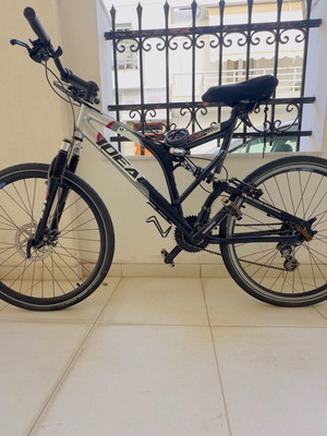Ideal Trekking Bicycle like new, aluminum alloy frame, disc brakes
