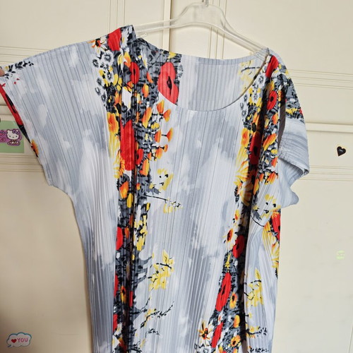 Short-sleeve blouse like new, multicolor, ideal for summer