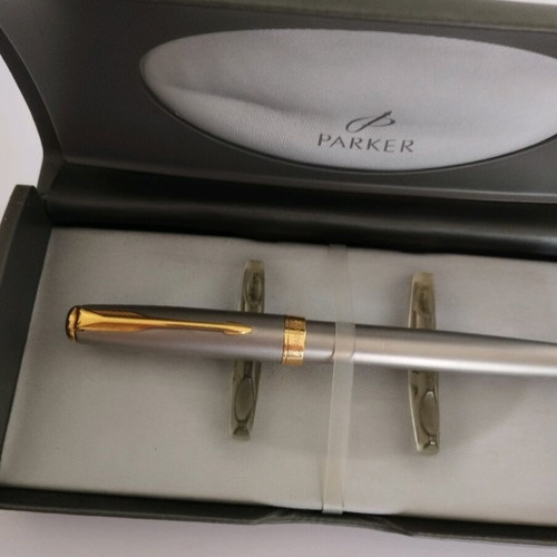 Parker Sonnet pen in case like new, gold with gray matte