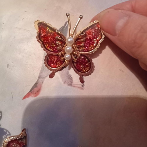 Vintage butterfly brooches like new, colorful