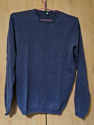 Blue Benetton sweater size M like new, lightly worn
