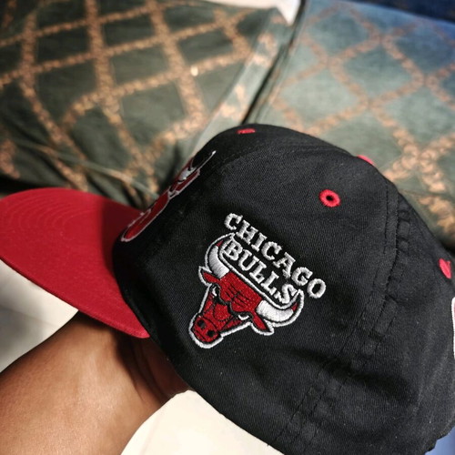 Chicago Bulls Vintage The G Cap Wave Twill Snapback Hat used