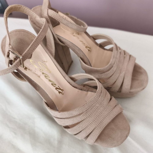 Sante nude sandals size 35 like new