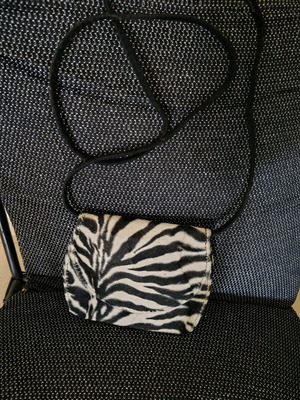 Crossbody bag like new black and white with stripes