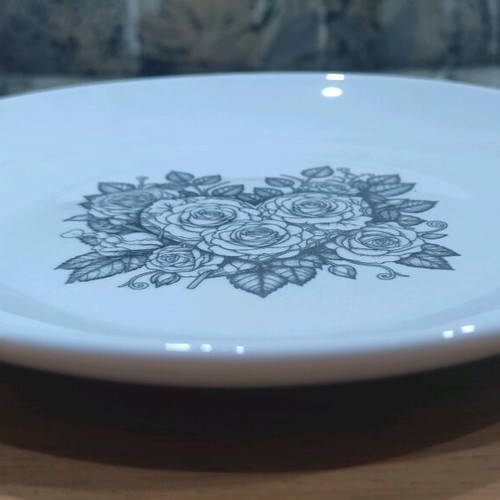 Porcelain plate new, 27 cm diameter