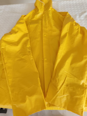 Yellow Nitscerada Large like new, raincoat size with hood