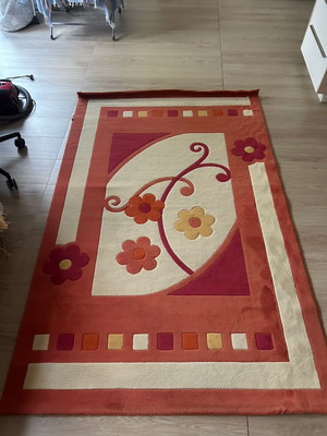 Rug like new, high quality, red beige orange