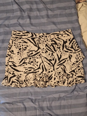 Skorts Trendyol XL 42 black and cream like new with side zipper