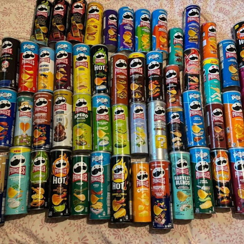 Pringles collection like new with rare pieces for collecting