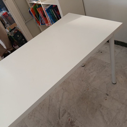 Ikea desks set of 2 like new 60×120cm with legs
