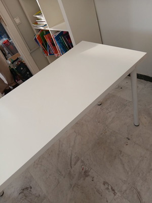 Ikea desks set of 2 like new 60×120cm with legs