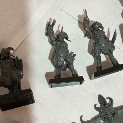 Warhammer Chaos Beastmen Gors 15 plastic figures like new